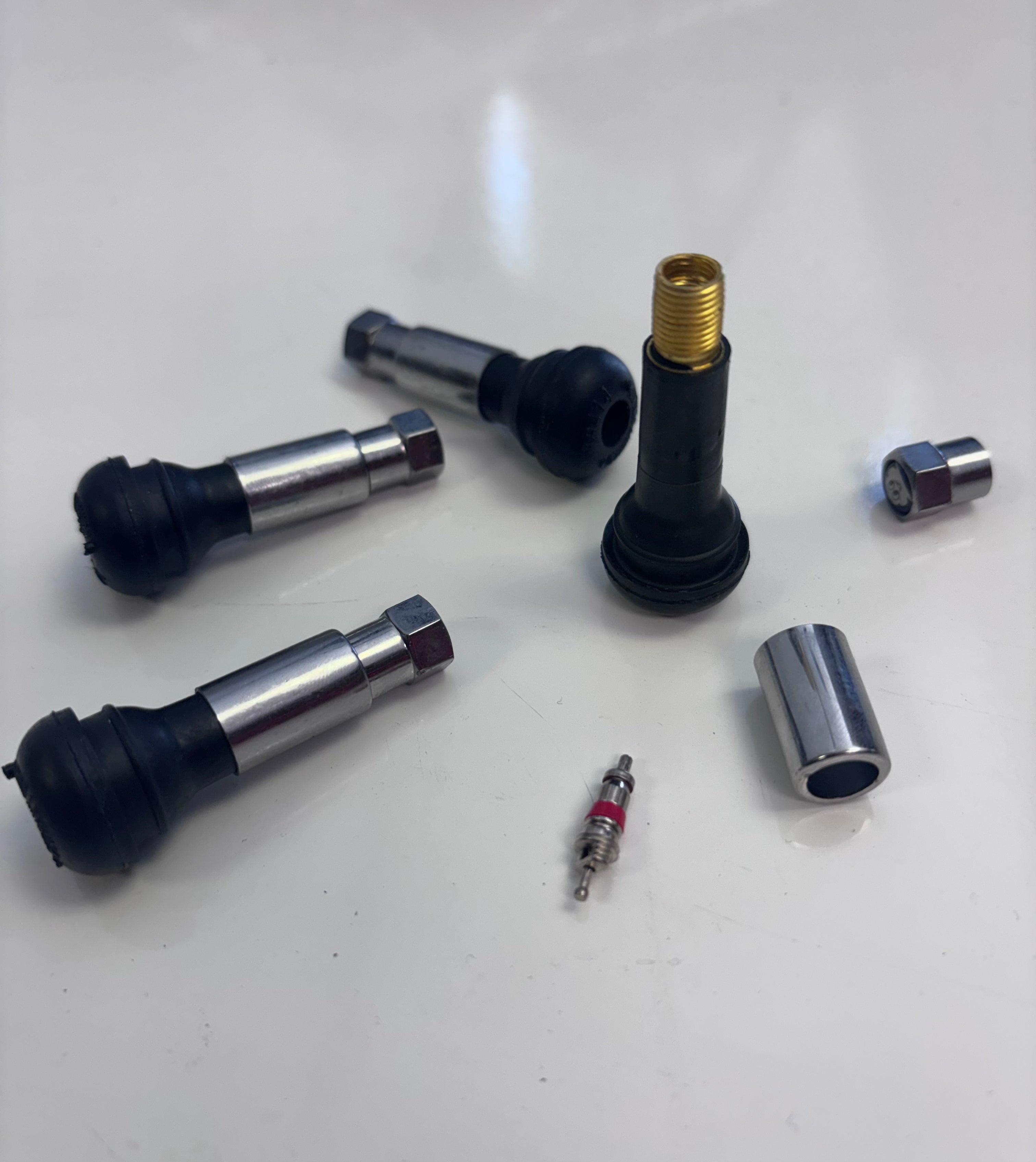 100 Pack Bulk-Chrome Sleeved Rubber Snap-In Tire Valve Stems Set (TR413/TR418 Style) – Heavy-Duty Brass Core Tubeless Valve Stems with Chrome Caps for Cars, Trucks, SUVs & Custom Wheels