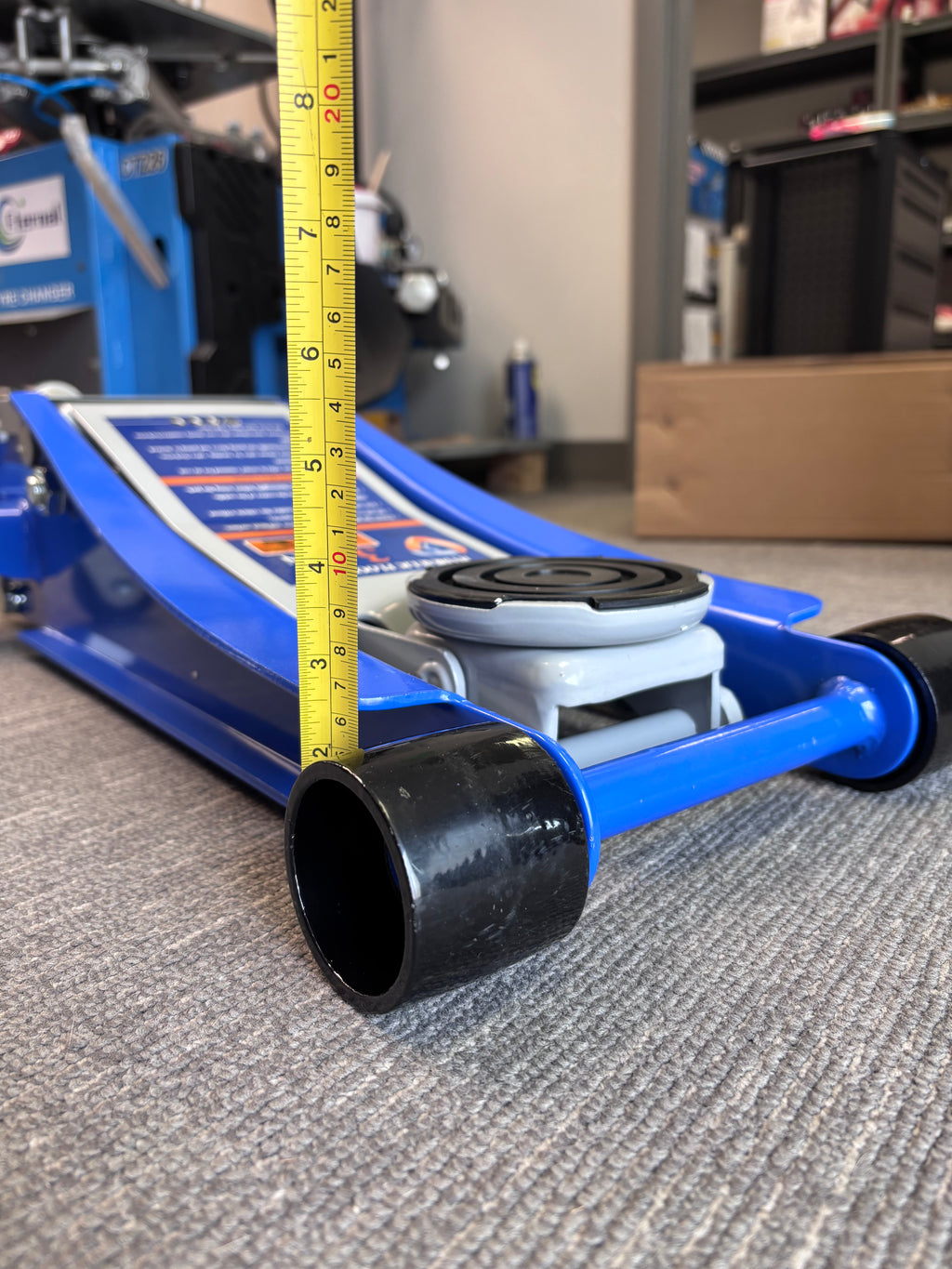 3-ton load-bearing professional low-profile service jack, steel.