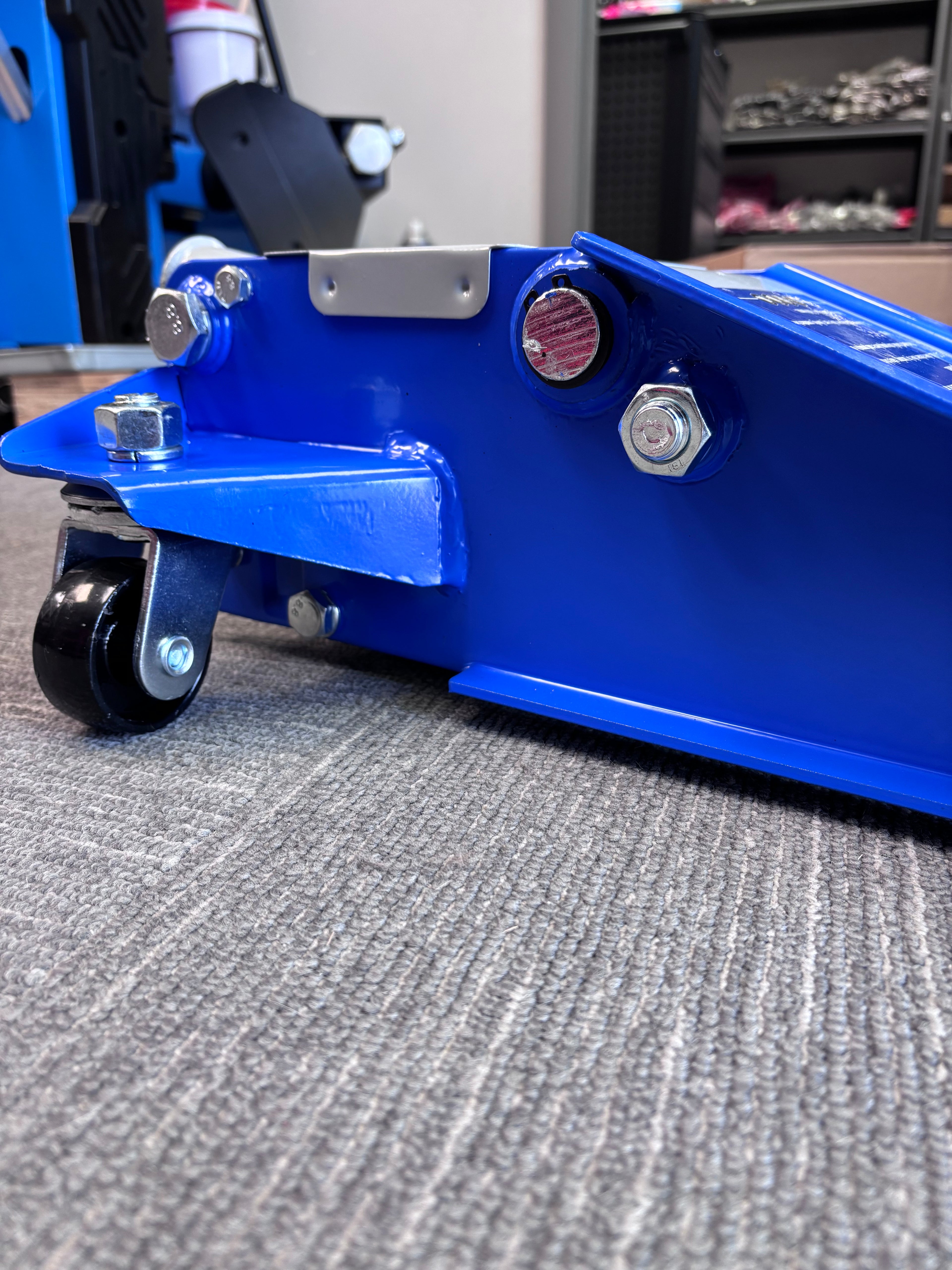 3-ton load-bearing professional low-profile service jack, steel.