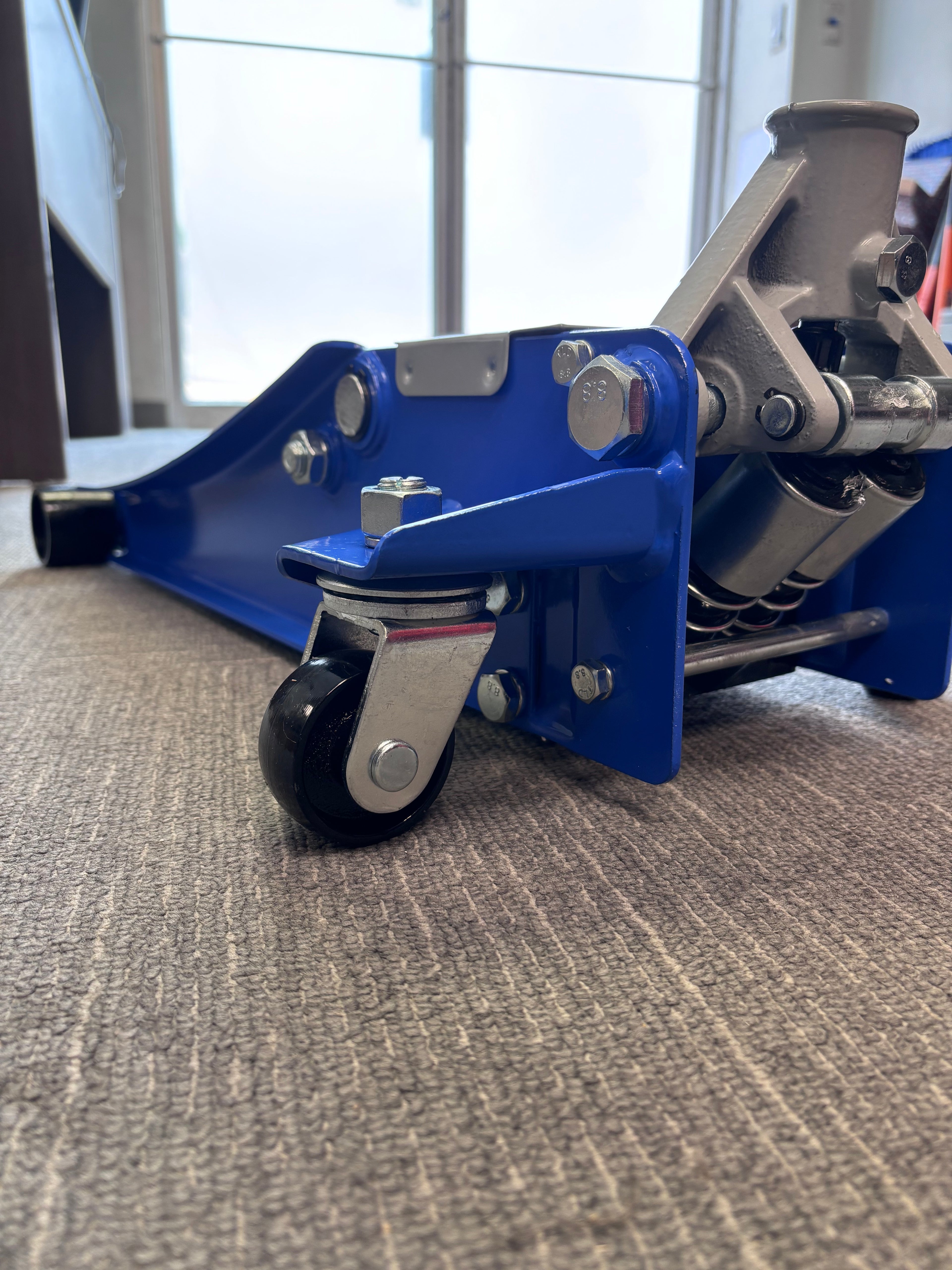 3-ton load-bearing professional low-profile service jack, steel.