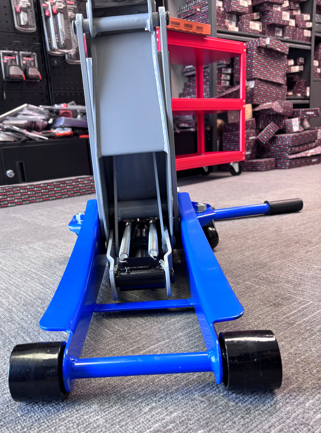 3-ton load-bearing professional low-profile service jack, steel.