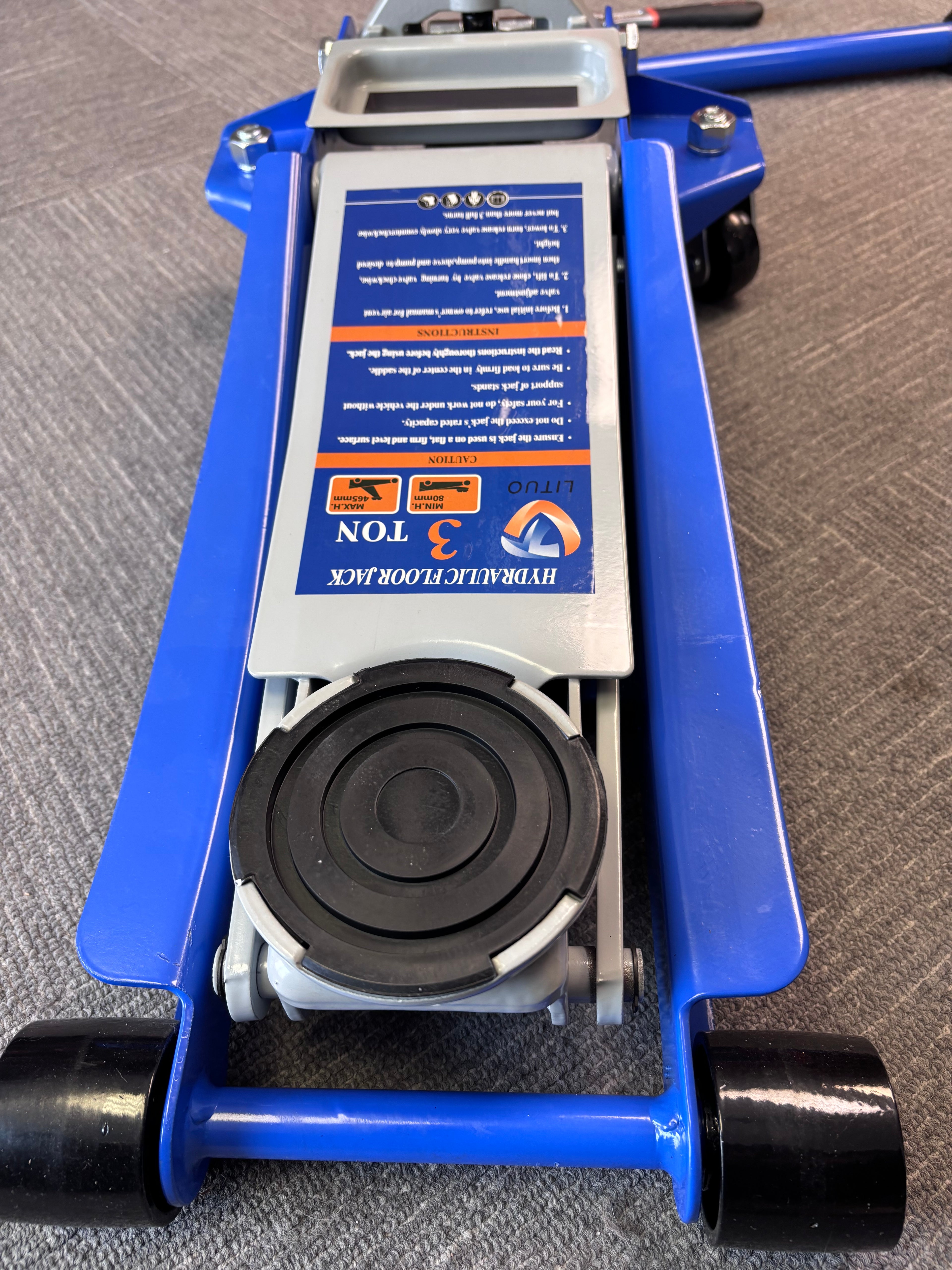3-ton load-bearing professional low-profile service jack, steel.
